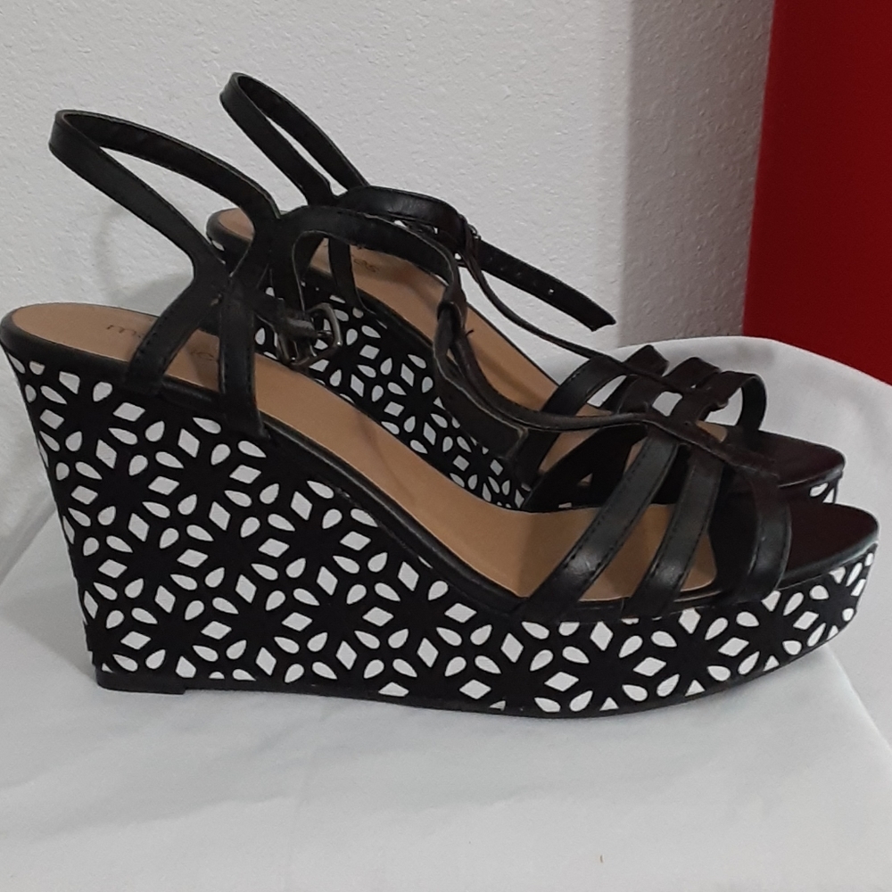 Maurices black and white wedge